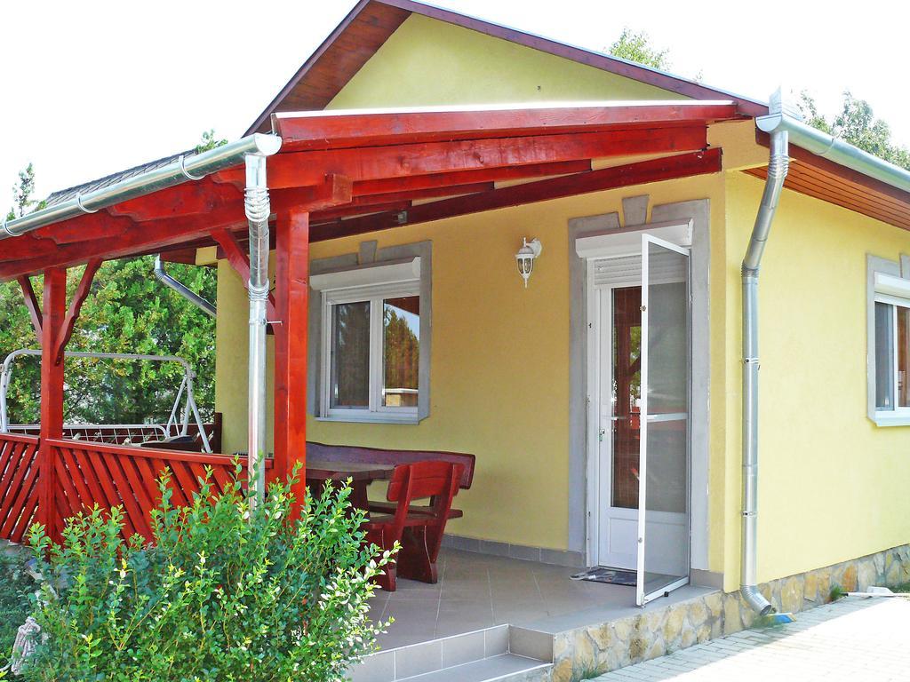 Holiday home in Balatonmariafürdo 19294 Balatonkeresztúr Habitación foto